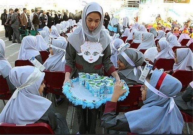 توزیع بسته‌های تغذیه رایگان دانش‌آموزان هفته‌ای ۲ مرتبه از مهر ماه