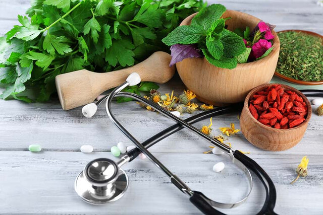ضرورت آموزش نحوه صحیح مصرف گیاهان دارویی به سالمندان