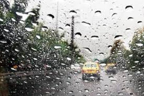 بارش باران و ترافیک نیمه‌سنگین در برخی محورهای مواصلاتی کشور/ یک محور مسدود است