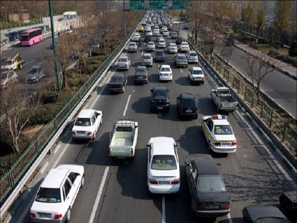 بین خطوط رانندگی کنید